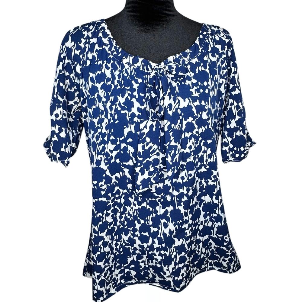 IZOD Blue & White Floral Print Satin Short Sleeve Top Blouse size Small